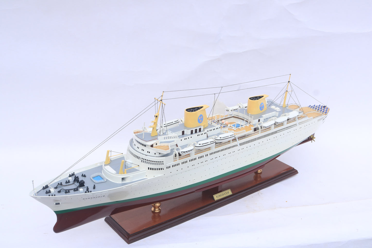 MV Kungsholm / ship model / handmade / Compass Models