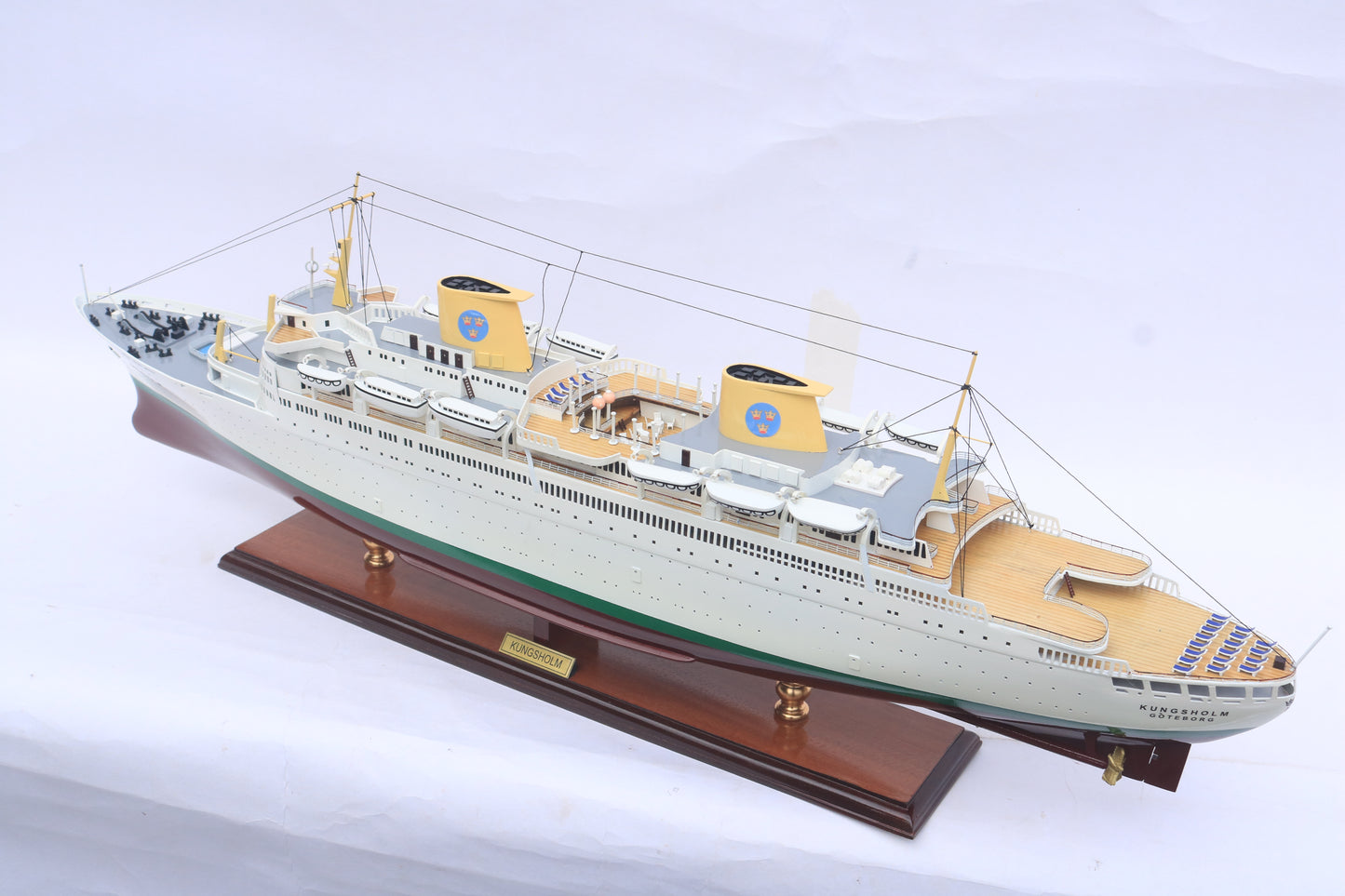 MV Kungsholm / ship model / handmade / Compass Models