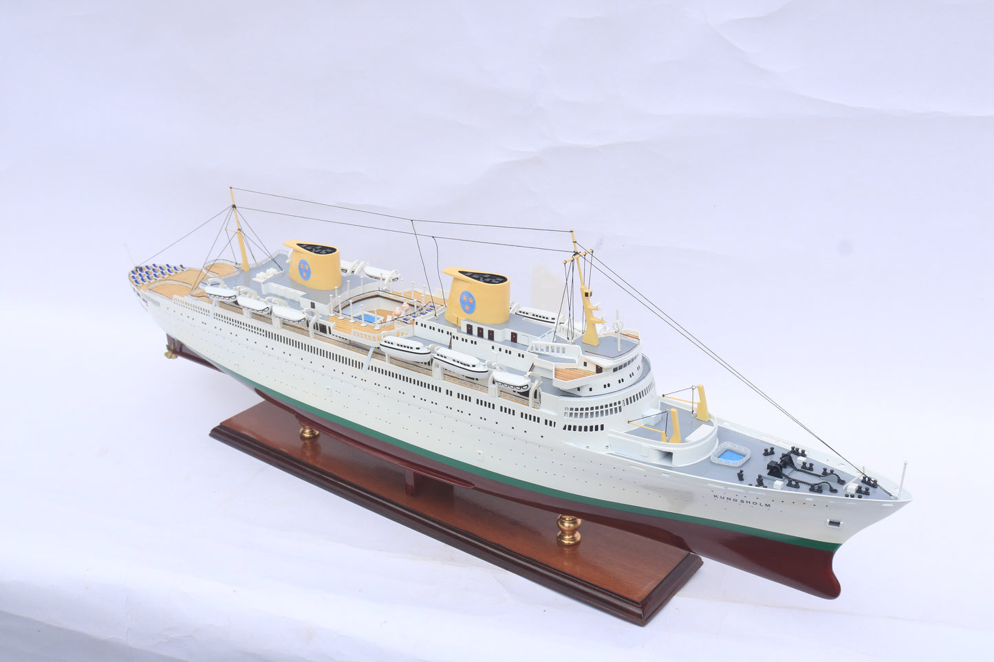 MV Kungsholm / ship model / handmade / Compass Models