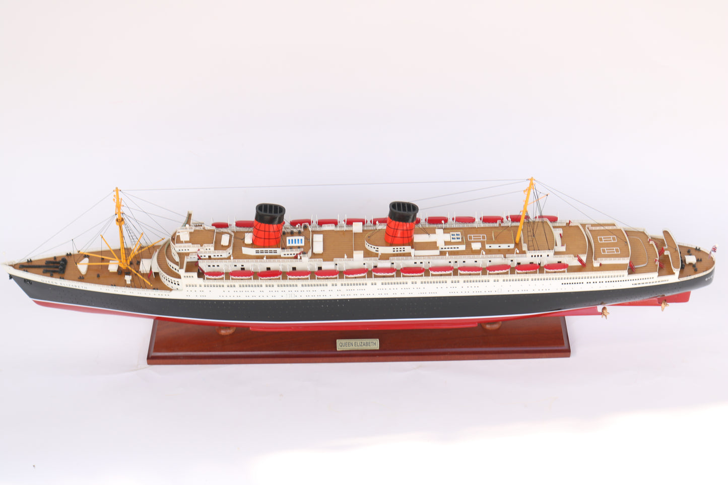 RMS QUEEN ELIZABETH / ship model / handmade / Compass Models
