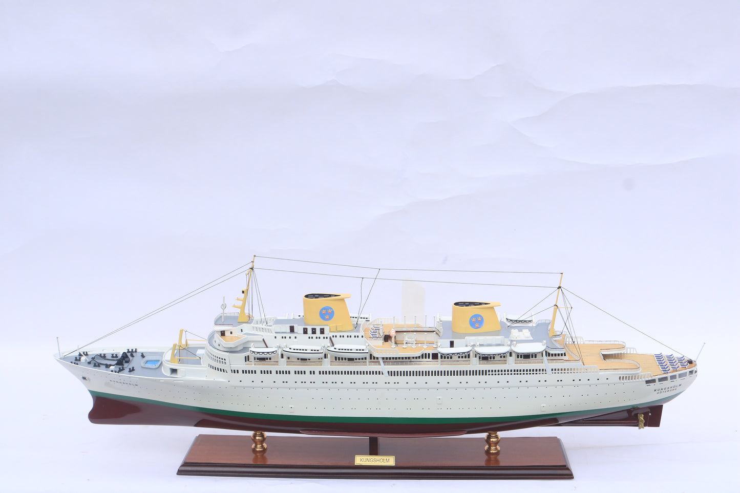 MV Kungsholm / ship model / handmade / Compass Models