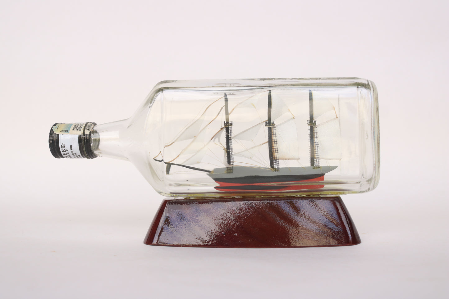 WallStreet /  bottle ship / handmade / Compass Models