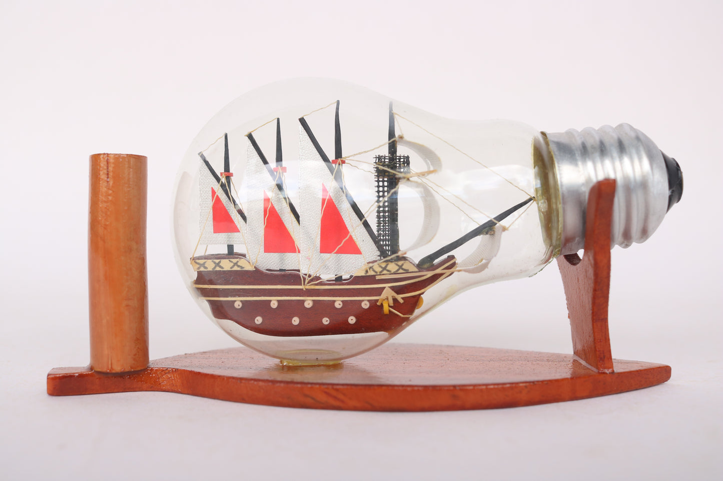 Light bulb / bottle ship / handmade / Compass Models