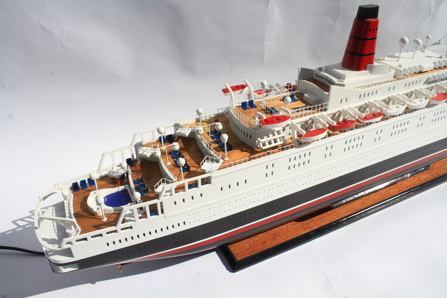 QUEEN ELIZABETH 2 / ship model / handmade / Compass Models