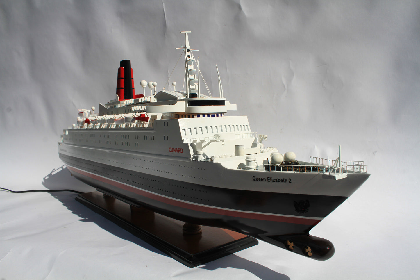 QUEEN ELIZABETH 2 / ship model / handmade / Compass Models