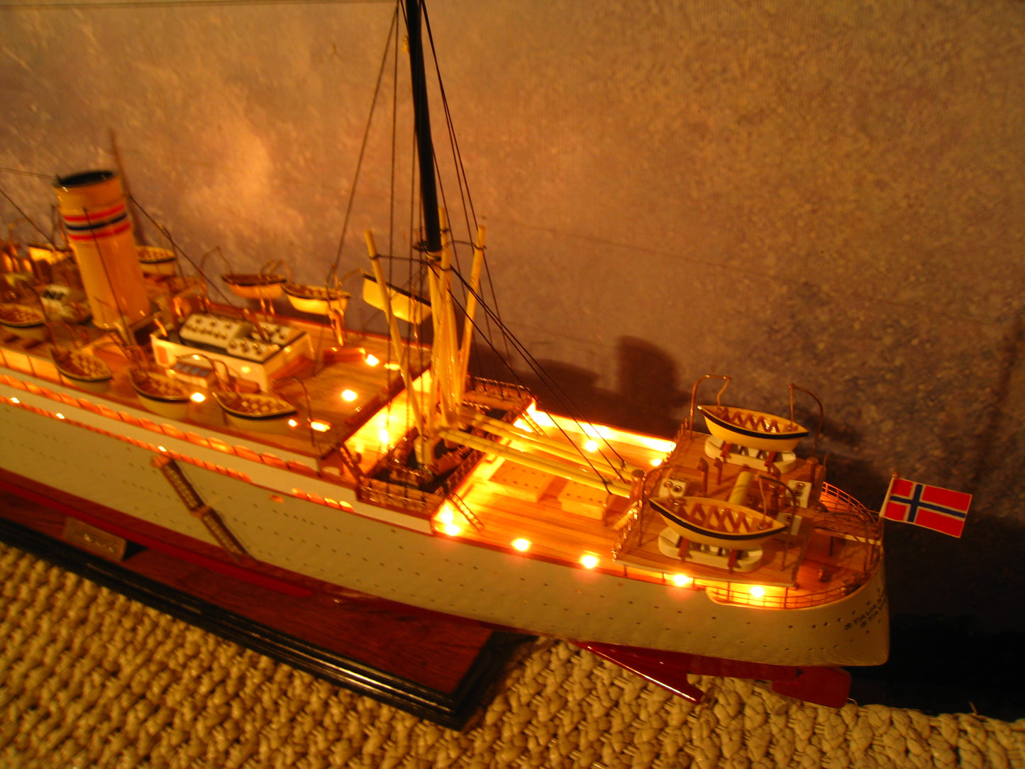 Stavangerfjord / Ship model / Illuminated / Handmade / Compass-Models