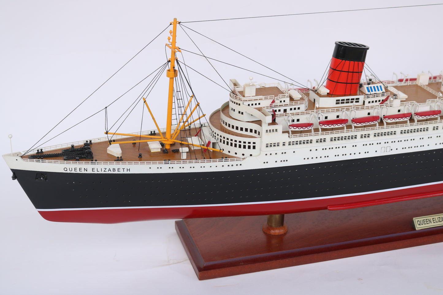 RMS QUEEN ELIZABETH / ship model / handmade / Compass Models 