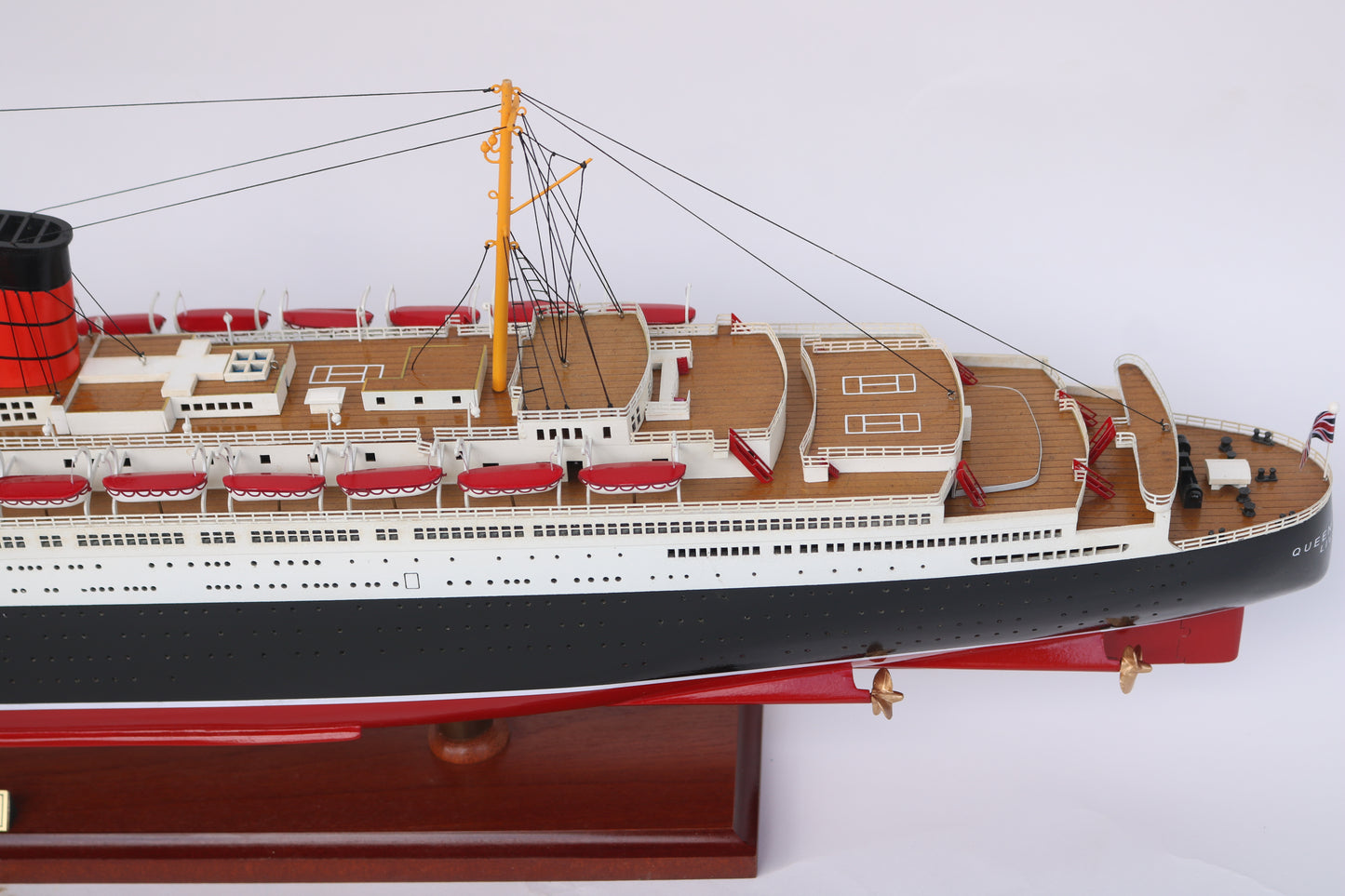 RMS QUEEN ELIZABETH / ship model / handmade / Compass Models 