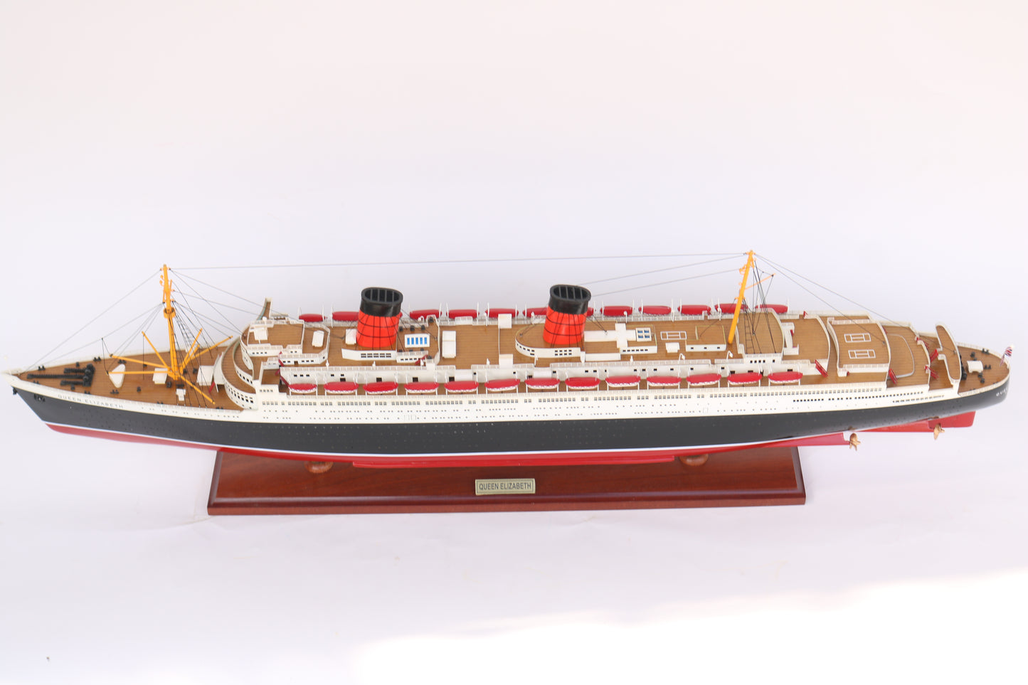 RMS QUEEN ELIZABETH / ship model / handmade / Compass Models 