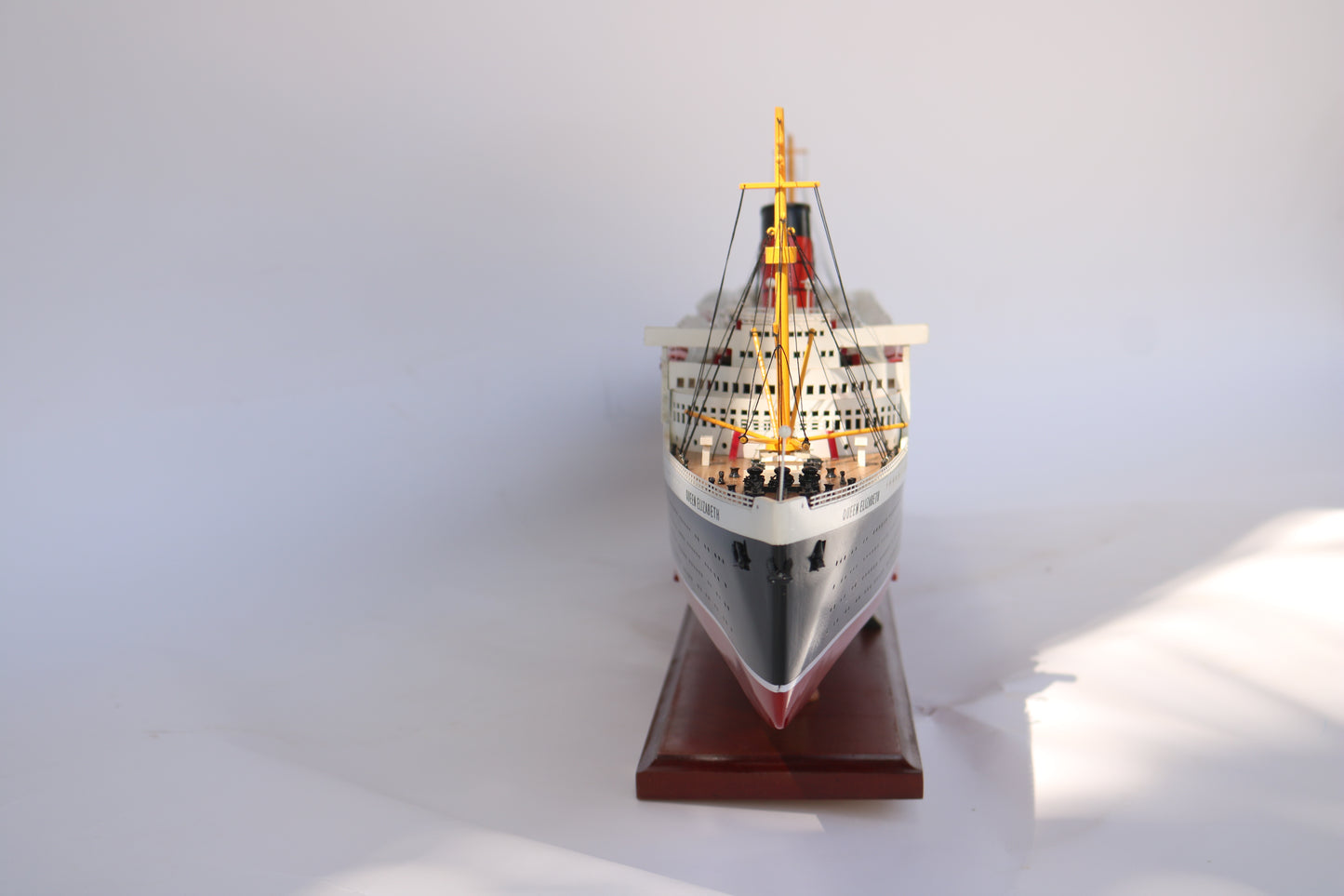 RMS QUEEN ELIZABETH / ship model / handmade / Compass Models 