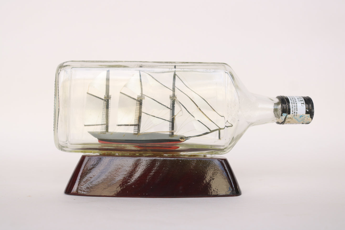 WallStreet /  bottle ship / handmade / Compass Models